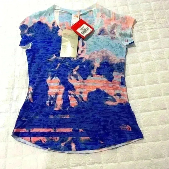 NWT North Face‎ T-Shirt - Size Small - Picture 1 of 4